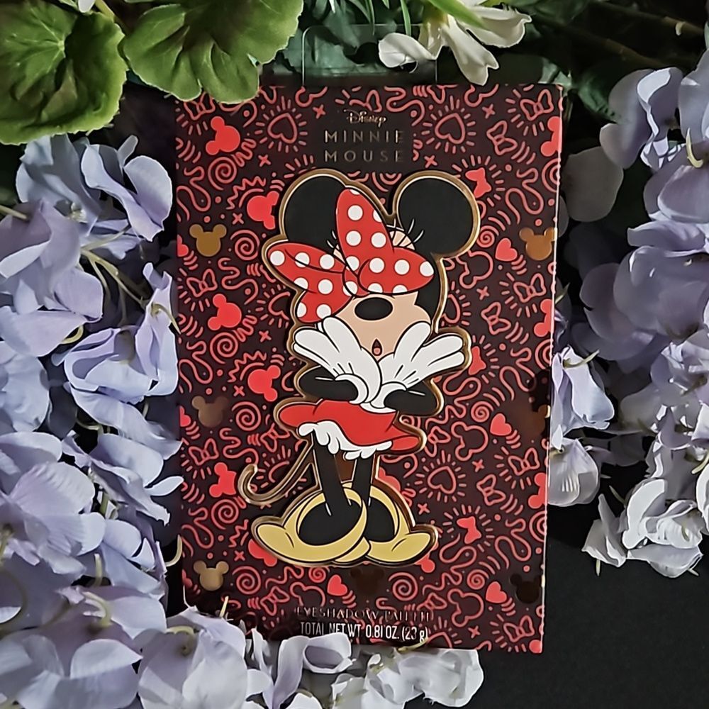 Disney Minnie Mouse 12 Color Eyeshadow Pallet  NWT